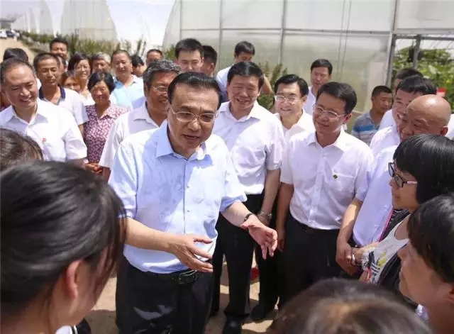李克強(qiáng)總理冒酷暑考察陜西羊乳產(chǎn)業(yè)鏈，精準(zhǔn)扶貧項(xiàng)目